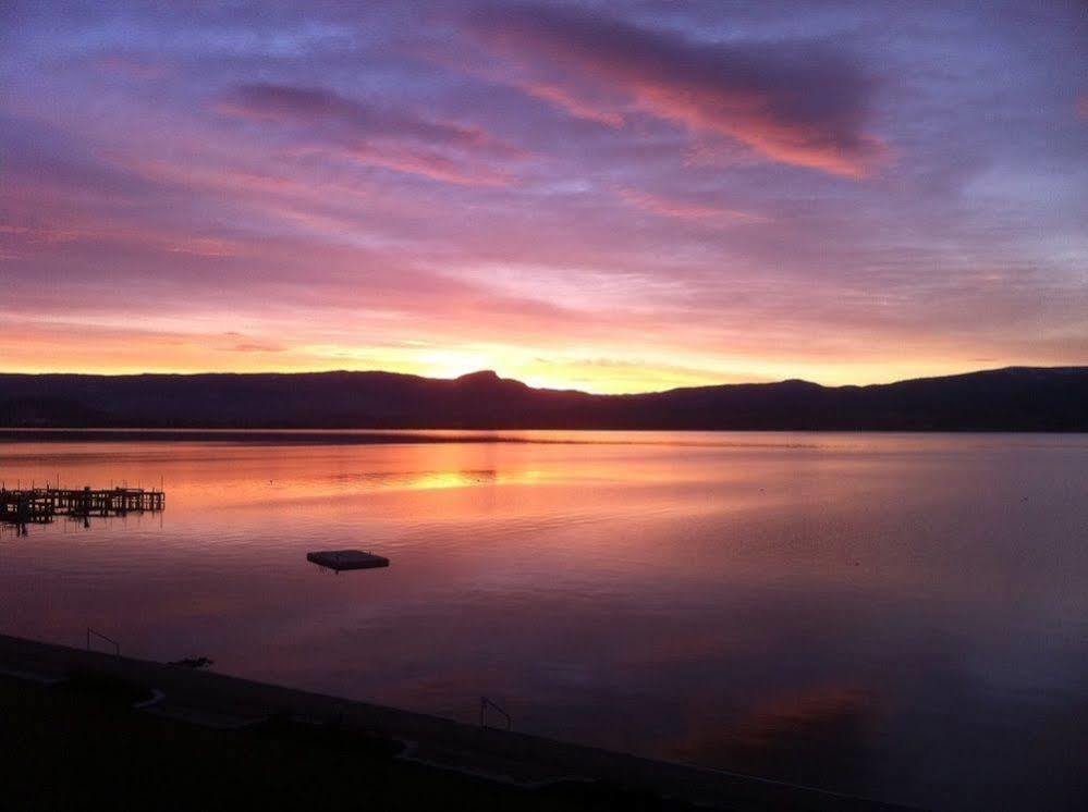 Casa Loma Lakeshore Resort West Kelowna Exterior foto